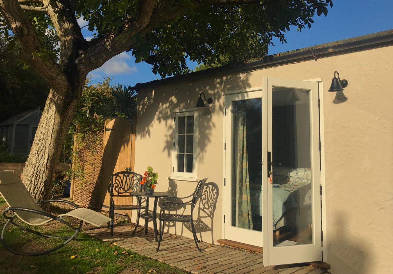 Corner House Luxury Bnb Little Dunmow ภายนอก รูปภาพ