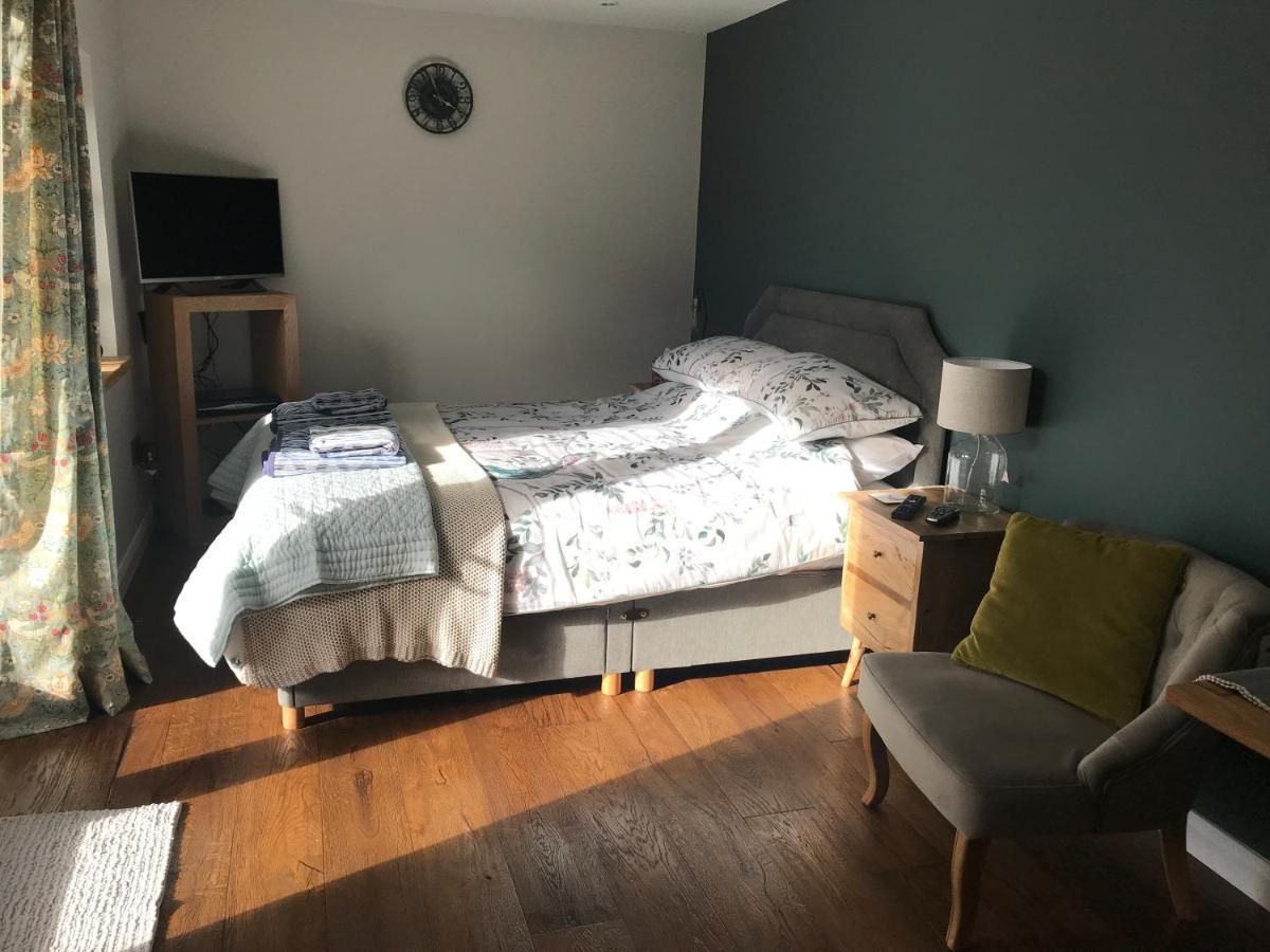 Corner House Luxury Bnb Little Dunmow ภายนอก รูปภาพ