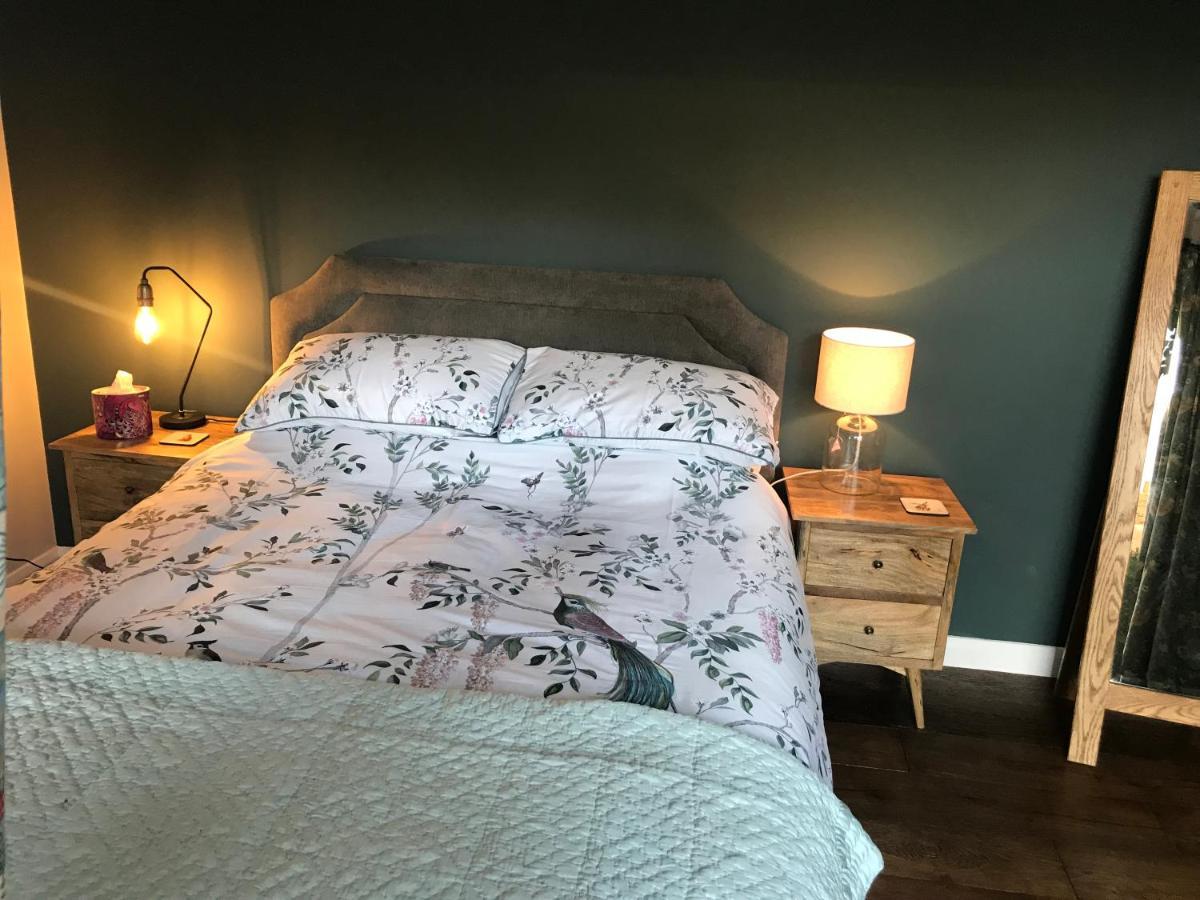 Corner House Luxury Bnb Little Dunmow ภายนอก รูปภาพ