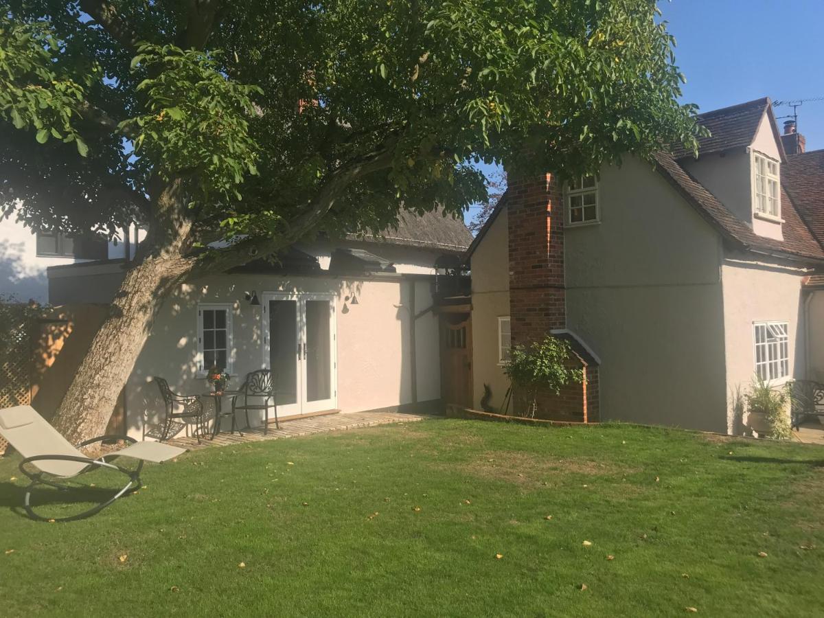 Corner House Luxury Bnb Little Dunmow ภายนอก รูปภาพ