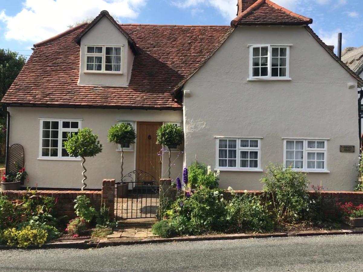 Corner House Luxury Bnb Little Dunmow ภายนอก รูปภาพ