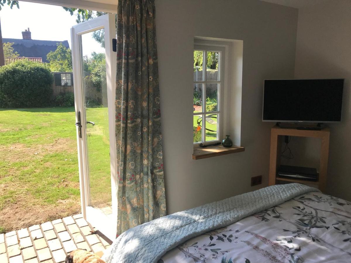 Corner House Luxury Bnb Little Dunmow ภายนอก รูปภาพ