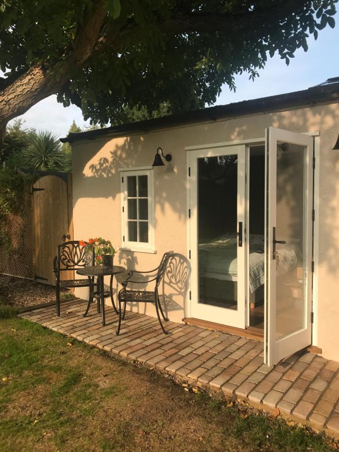 Corner House Luxury Bnb Little Dunmow ภายนอก รูปภาพ
