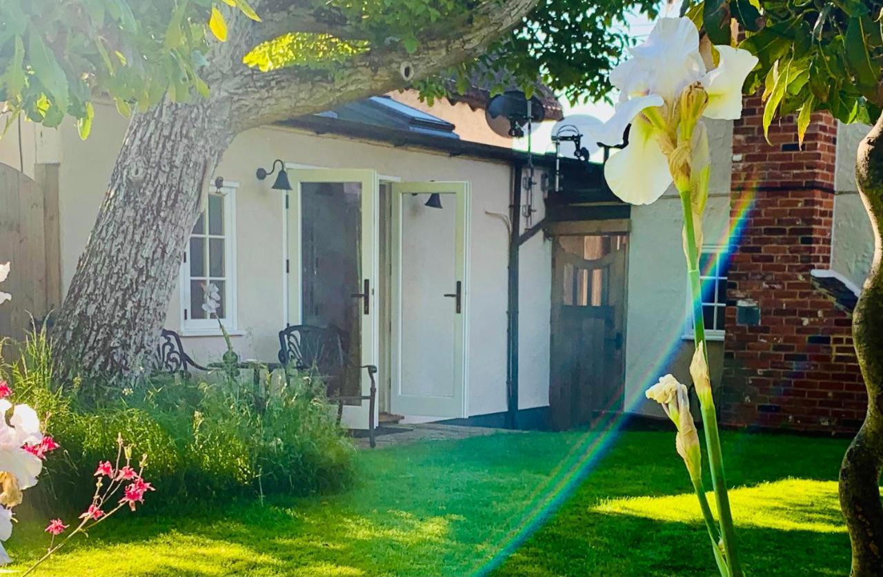 Corner House Luxury Bnb Little Dunmow ภายนอก รูปภาพ