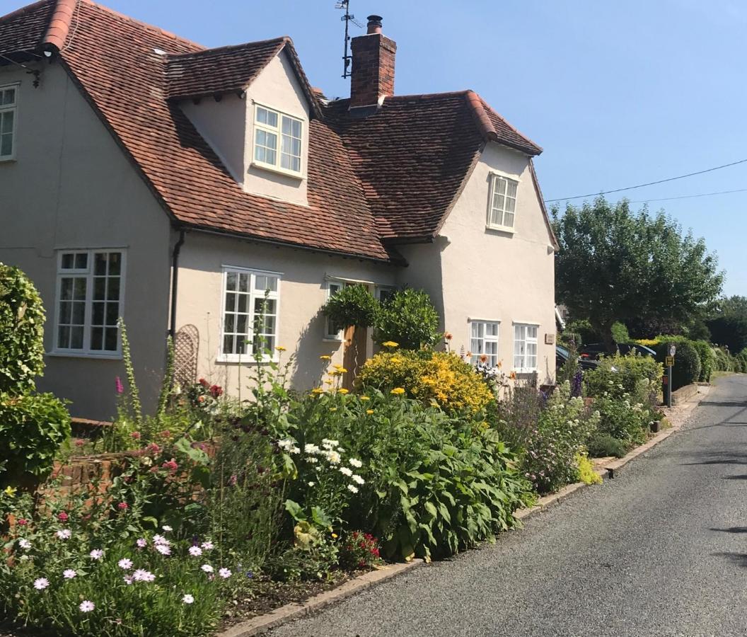 Corner House Luxury Bnb Little Dunmow ภายนอก รูปภาพ